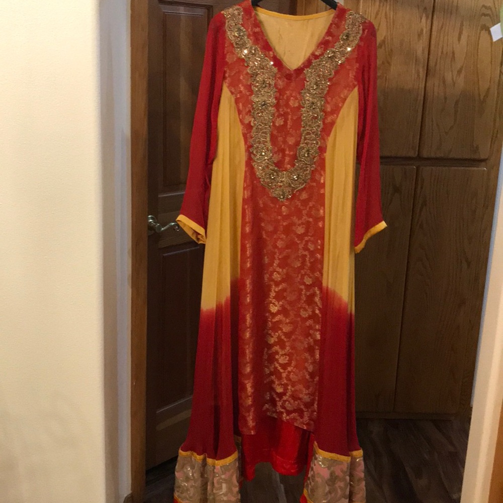 Indian Tailored Dress.V-Neck Appliqué Rhinestone